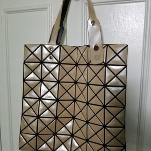 Neutral tone geometric tote